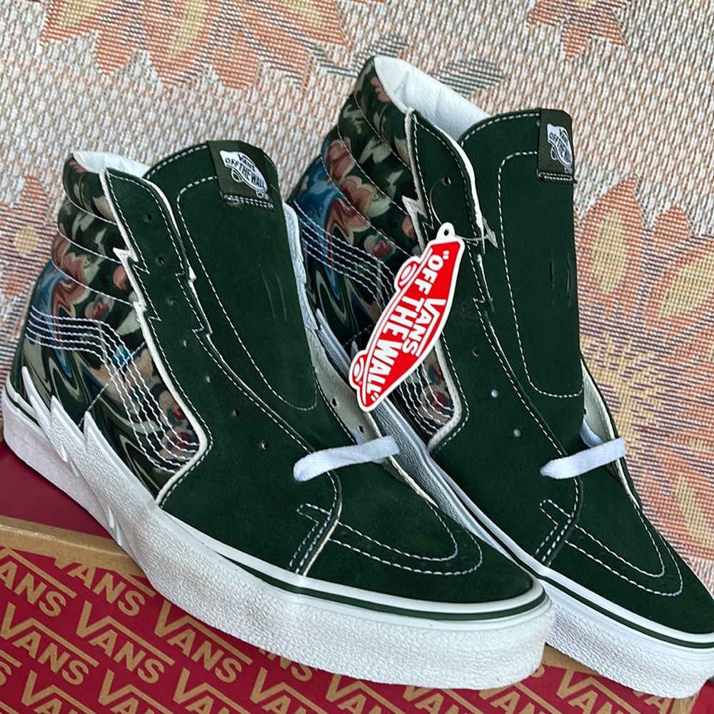 Vans Sk8-Hi Bolt
Liquify Avocado
VNOA5JIVYXH
Men’s sneakers - athletic shoes - Picture 8 of 16